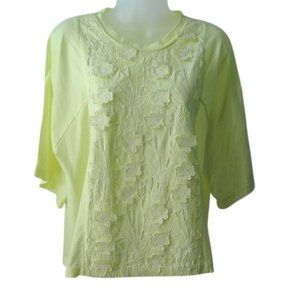 Very Pretty Textured Tee with Embroidered Flower Details | Size Large